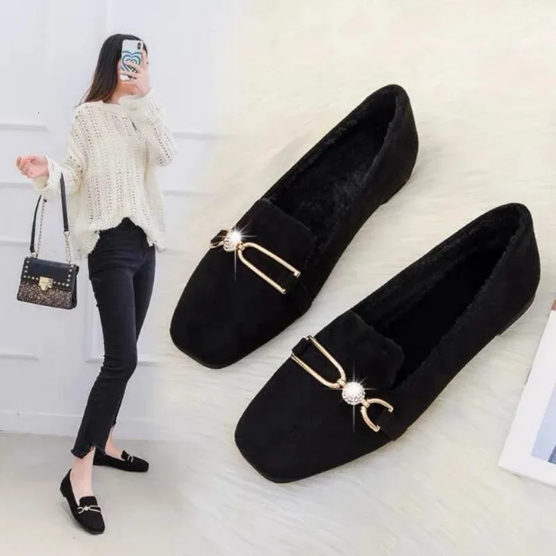 Atutmn Winter Women's Outerwear Plus Velvet Flat Shoes snow boots Stylish metal decoration Ladies casual boat shoes 240304