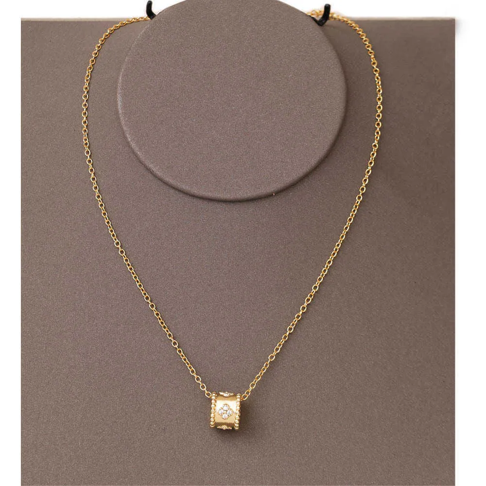 Designer pendant necklace Sweet VanCA Four Leaf Grass Zircon Pendant luxury and versatile design and a collarbone chain pendant 5XZD