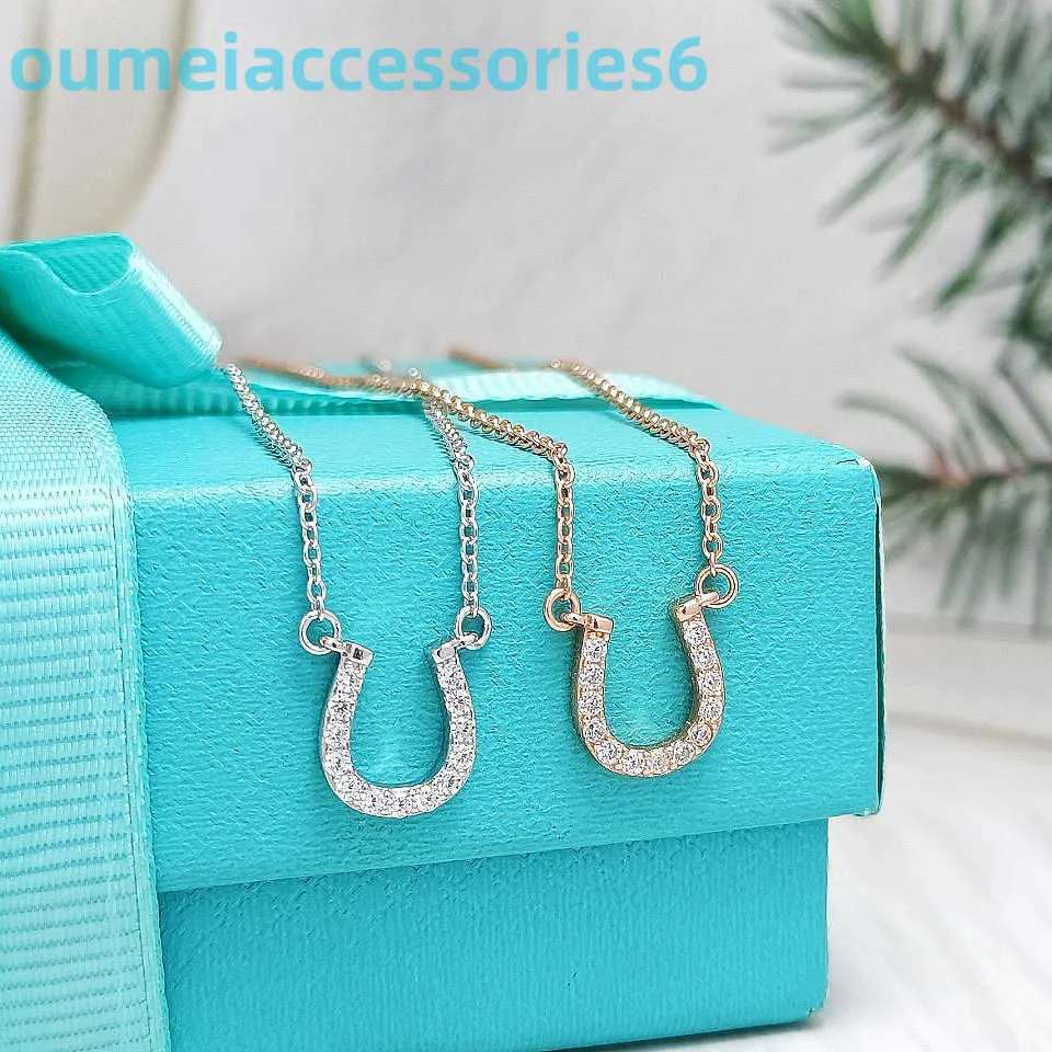 2024 Designer di lusso di marca Gioielli Collane Tiktok Funi Argento sterling S925 Stile pieno di diamanti Ciondolo a forma di U Semplice e alla moda a ferro di cavallo Clavicola femminile