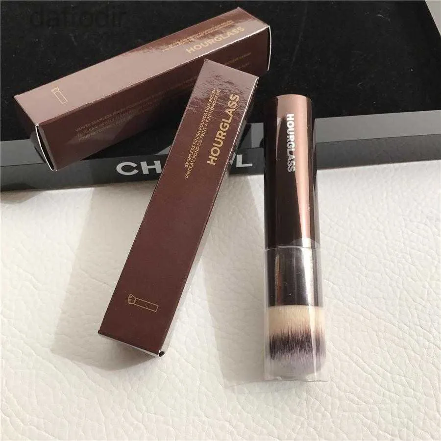 Makeup Brushes VANISH Seamless Finish Foundation Makeup Brush VIRTUAL SKIN PERFECT - Soft Dense Hair for BB Cream Liquid Cosmetics Blender Tools 240308