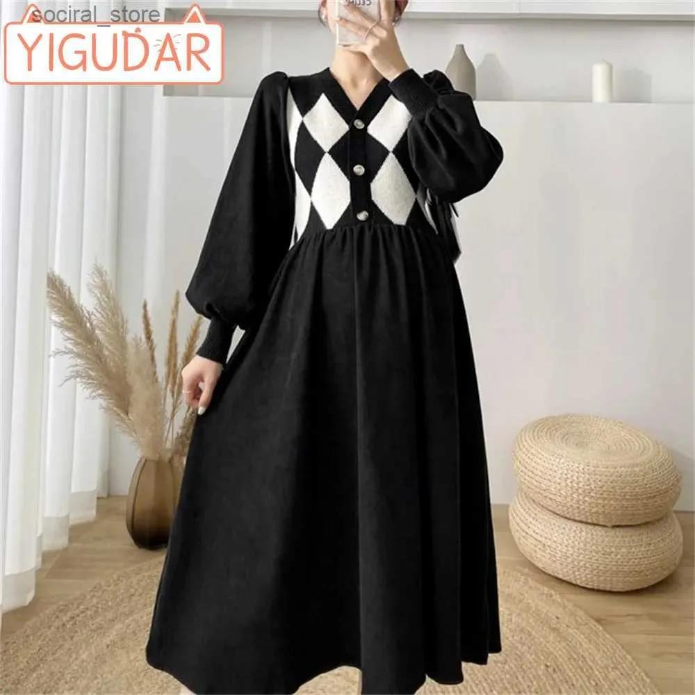 Maternity Dresses Pregnant Women Clothing Autumn Winter Long Knit Dresses 2023 New Button V-Neck Patchwork Pattern Female Maternity Dress Sweater L240308