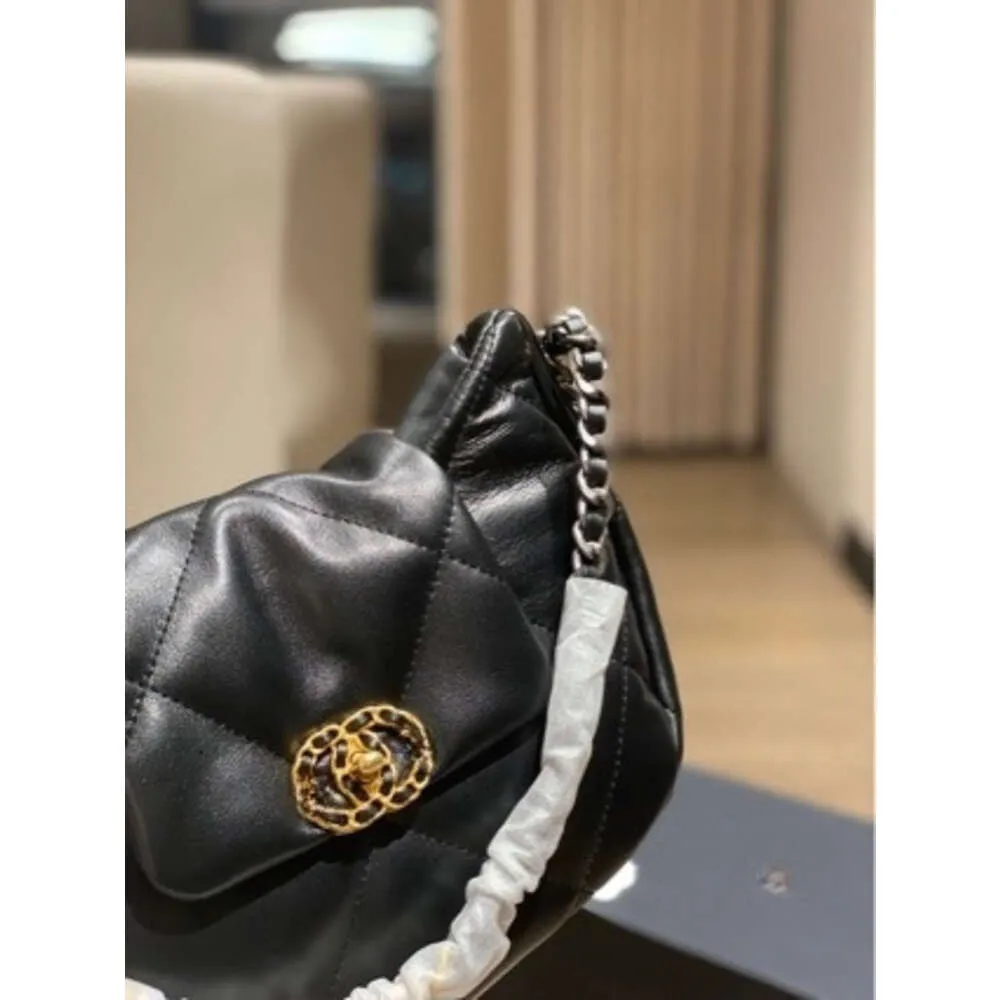 Store Handbag Clearance Sale High End Fashion 1924bag Underarm Leather Diamond Grid Stray Bag Chain Womens Singles Moon Shoulder