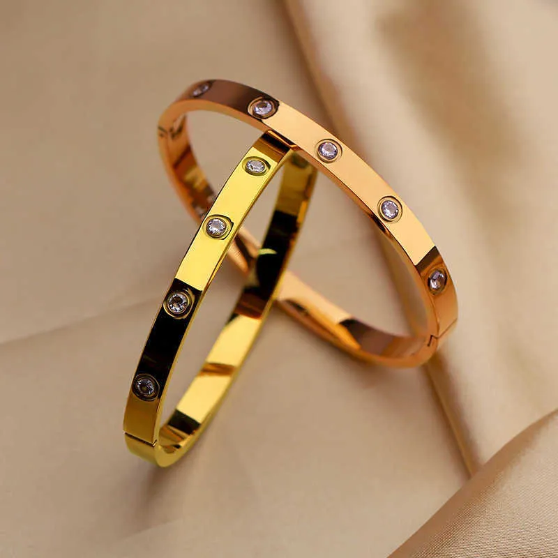 Золотой браслет Дизайнерские браслеты для ногтей для женщин и мужчин Роскошный браслет для влюбленных высокого класса из титановой стали, открывающийся нишевый дизайн сети, красный ins, модная девушка