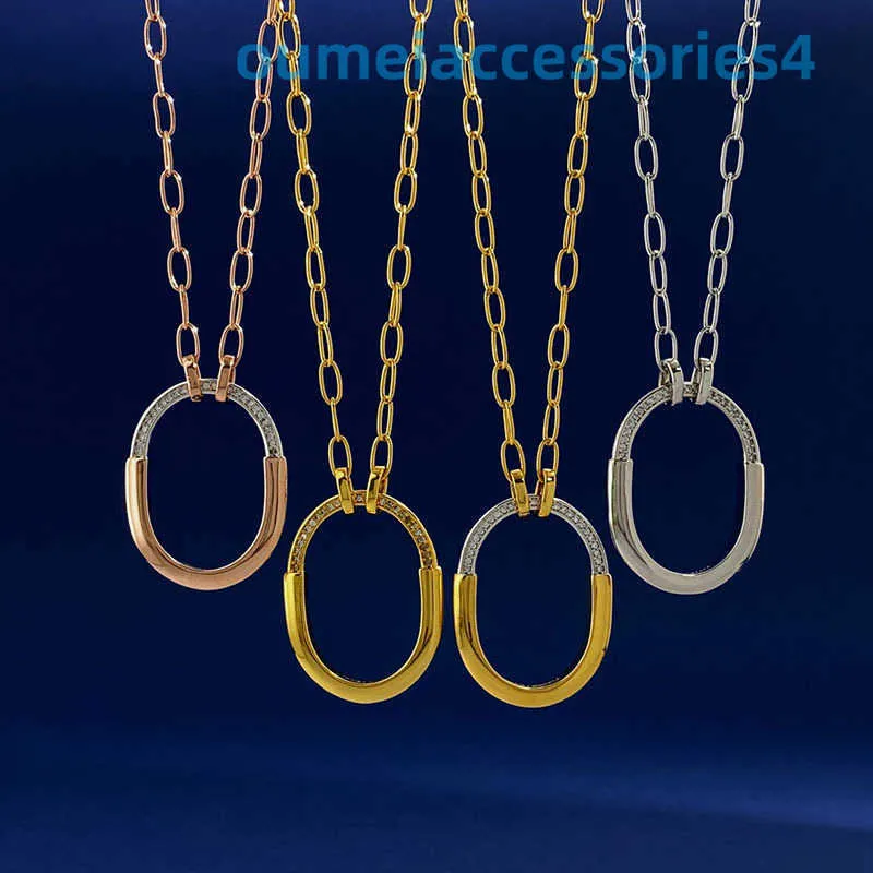 2024 Sieraden Ontwerper Merk Hanger Kettingen Nieuwe Home Lock Serie Verguld met 18k Goud Prachtige Diamanten Inbedding Kleine Ovale Slotketting