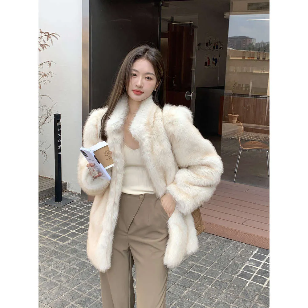 2023 Nuova celebrità di inverno delle donne di protezione ambientale artificiale pelliccia di volpe peluche caldo Haining cappotto di spessore 520625