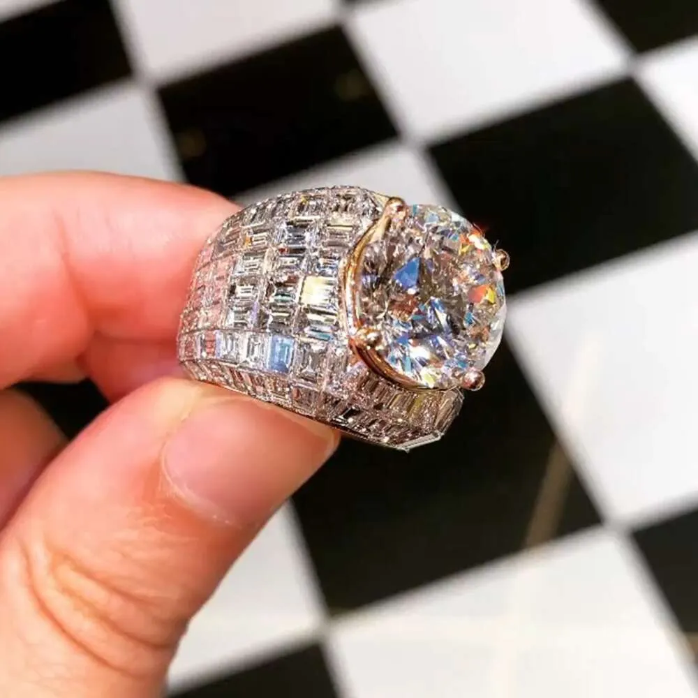 Aangepaste 10K Solid Onzichtbare Instelling Heren Hip Hop Iced Out D Kleur Emerald Baguette Cut VVS Moissanite Ring voor mannen