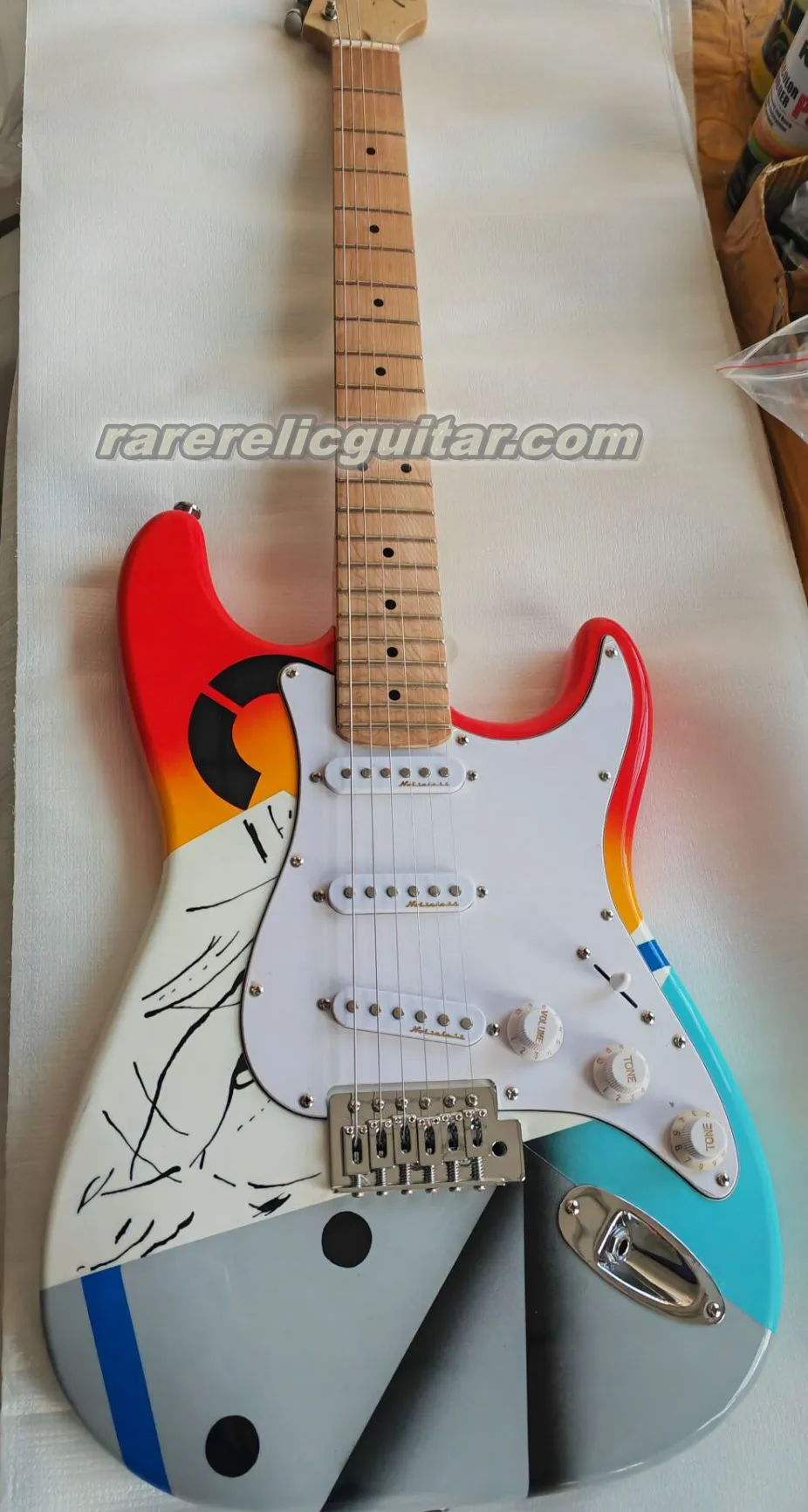 Em estoque Pintura de trabalho manual Eric Clapton Crash Rainbow Crashocaster Over The Rainbow Guitarra elétrica Vintage Tuners Tremolo Bridge Whammy Bar Chrome hardware