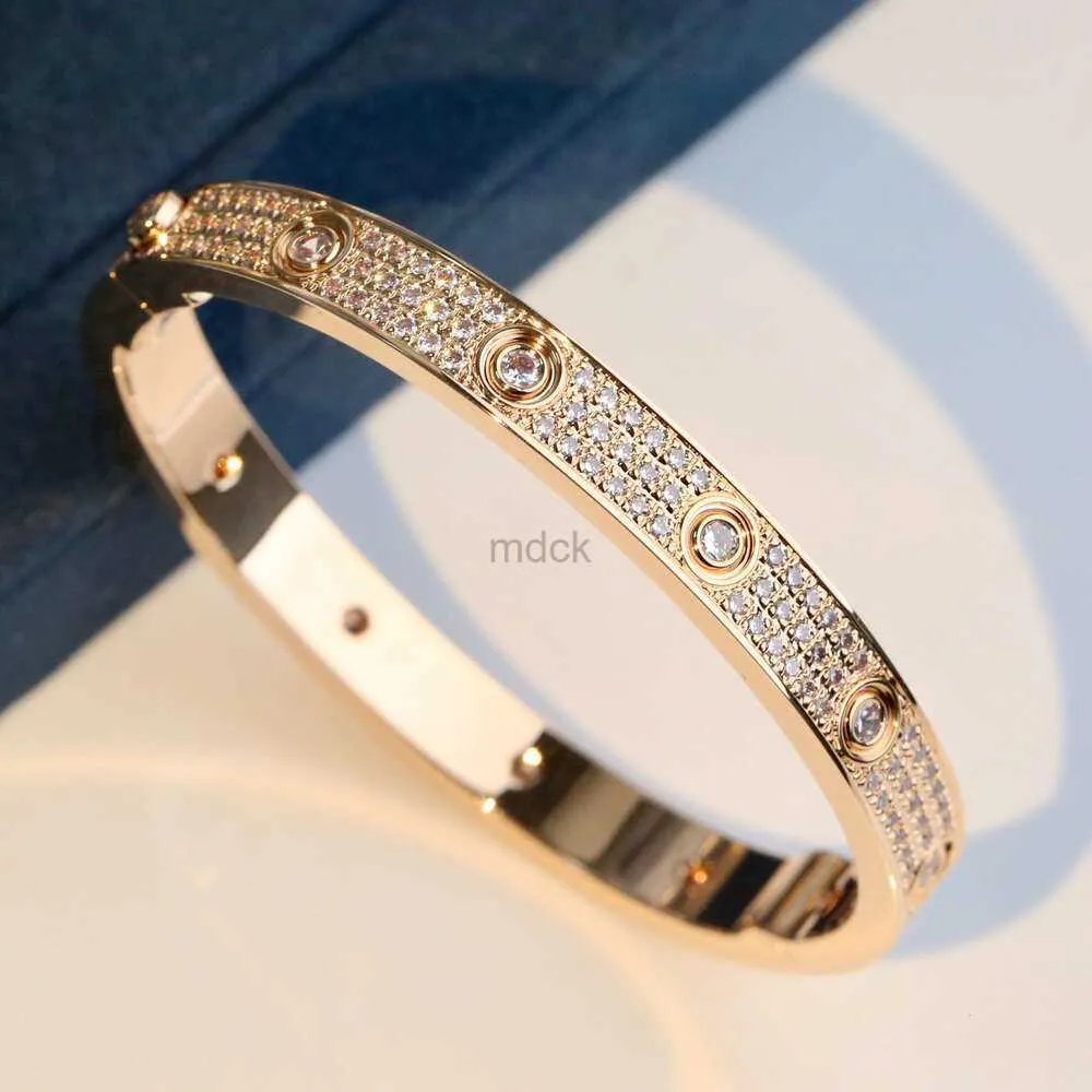 luxe Bangle armband voor mannen V-vergulde gouden armbanden ingelegd 10 CZ volledige diamant 2 3 rij 4MM 6MM brede nagelarmbanden designer cadeau met doos 2438