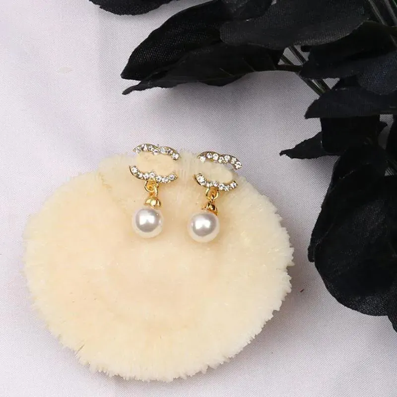 18 -karatowy Złota Projektowana marka Kolczyki Projektant Let Ear Stud Kobiety Kryształ Pearl Geometryczne kolczyki na przyjęcie weselne Akcesoria Er0008
