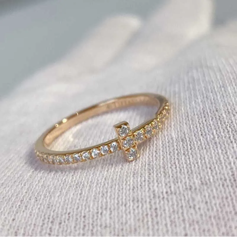 V Gold Small T Full Diamond Ring Haute Qualité 18k Or Rose Diamant Bague CNC Sculpture Couple Bague Étoile Même Style