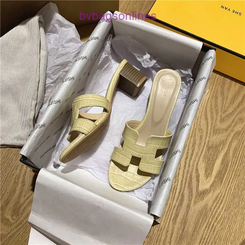 Chinelos originais chinelos de salto alto grosso feminino outerwear 2024 nova tendência instagram verão sandálias de pele carneiro moda sapatos de praia
