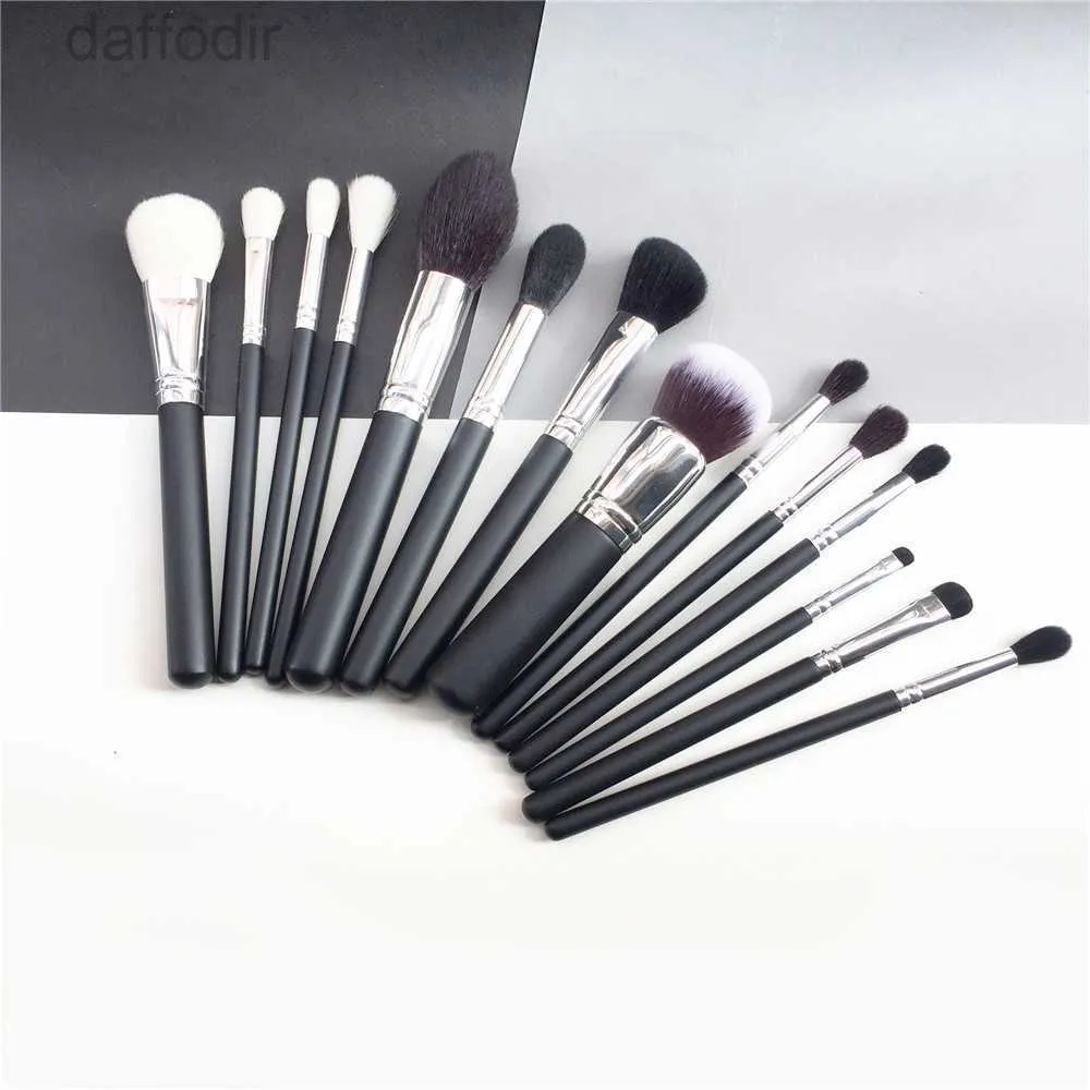 Makeup Brushes MO 11 pièces ensemble de pinceaux de maquillage (M104 M401 M422 M438 M439 M500 M503 M505 M508 M511 M523) outils de mélangeur de pinceaux cosmétiques de beauté de qualité 240308