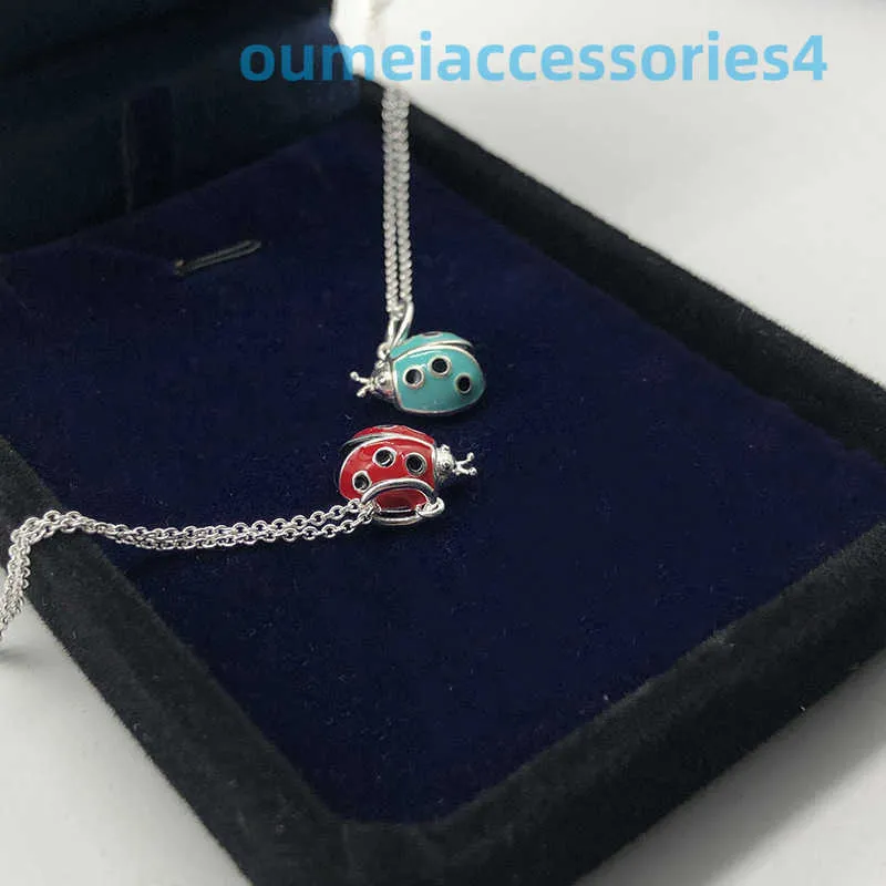 2024 Bijoux Designer Marque Colliers S925 Sterling Argent Femmes Bleu Rouge Sept Étoiles Coccinelle Mode Polyvalent Personnalisé Insecte Pendentif