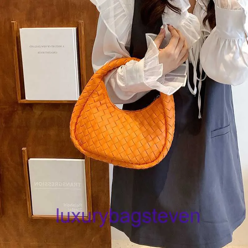 Partihandel Top Original Bottgs Vents's Jodie Tygväskor Online Shop Texture Bag Womens Summer Ny Korean Popular Crossbody Handväska med riktig logotyp