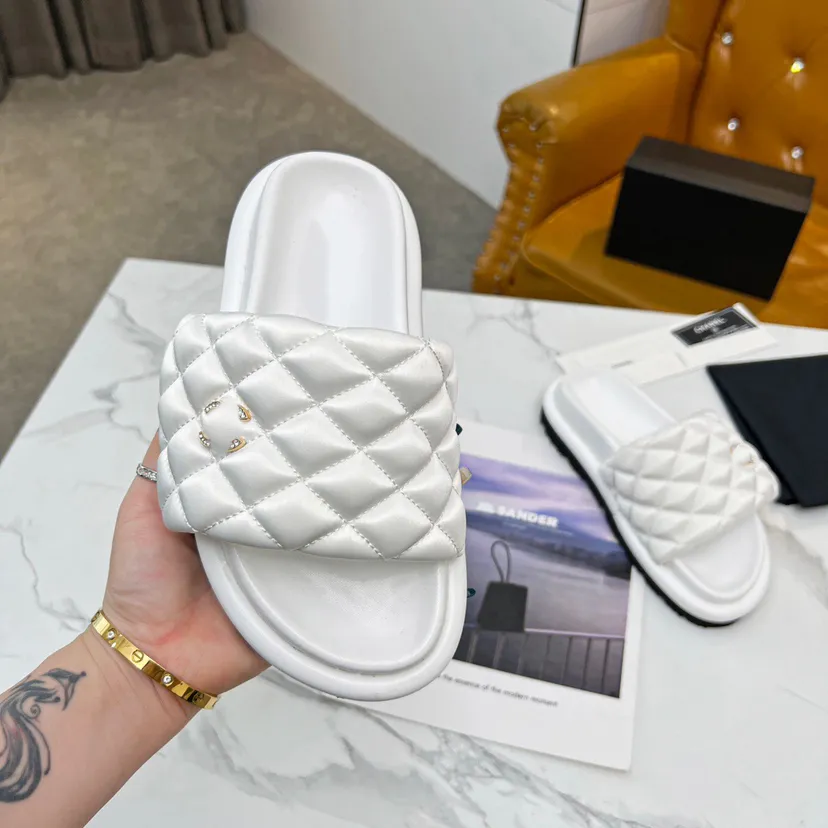 Designer pantoffels Damessandalen Diamond platform brood strandslipper Dubbele zwarte glijbaan heren Luxe casual buitenschoen flip flop Leren sliders zomersandaal