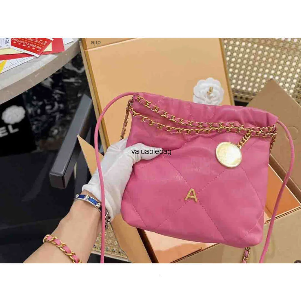 2024 Nya handväskesdesignväskor C Bin Bag Gold Tote One Shoulder Underarm Luxury Chain Leather Ladies Purse Women Pochette Pink Clutch