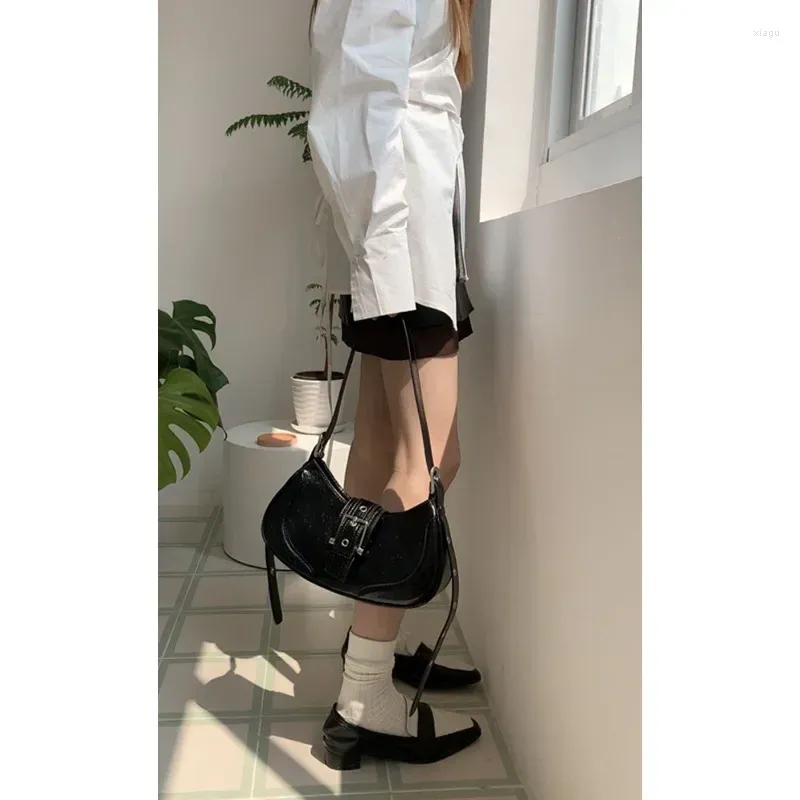 Schoudertassen Koreaanse Ins Blogger's Dezelfde Tas Voor Dames Zomer 2024 Retro Pittig Meisje Onderarm Niche One Crossbody