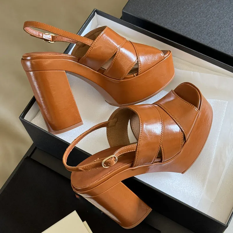 2024 Chunky Heels Sandalen Dames schoenen platform ontwerper Sandaal Beroemde Designer Dames Slides Summer Heel Sandale Luxe Hardware Square Dress Shoes Mirror Quality