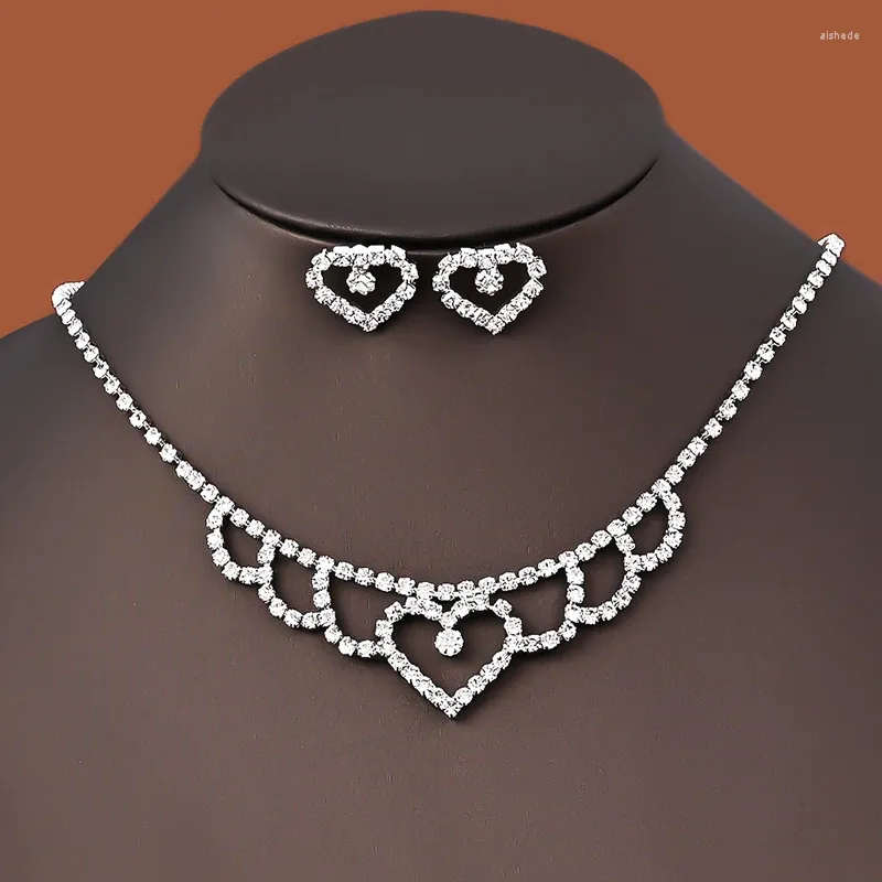 Collana di orecchini set girocollo di cristallo con strass a forma di cuore scintillante di lusso per regali di nozze, feste di laurea, sposa