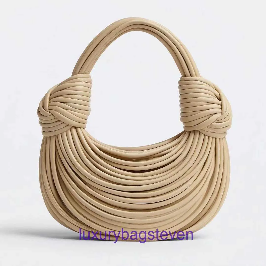 Designer Bottgs Vents's Jodie Tygväskor för kvinnor Online Store Noodle Bag Tool Fashionable Handmade Woven Handbag Niche Women med riktig logotyp