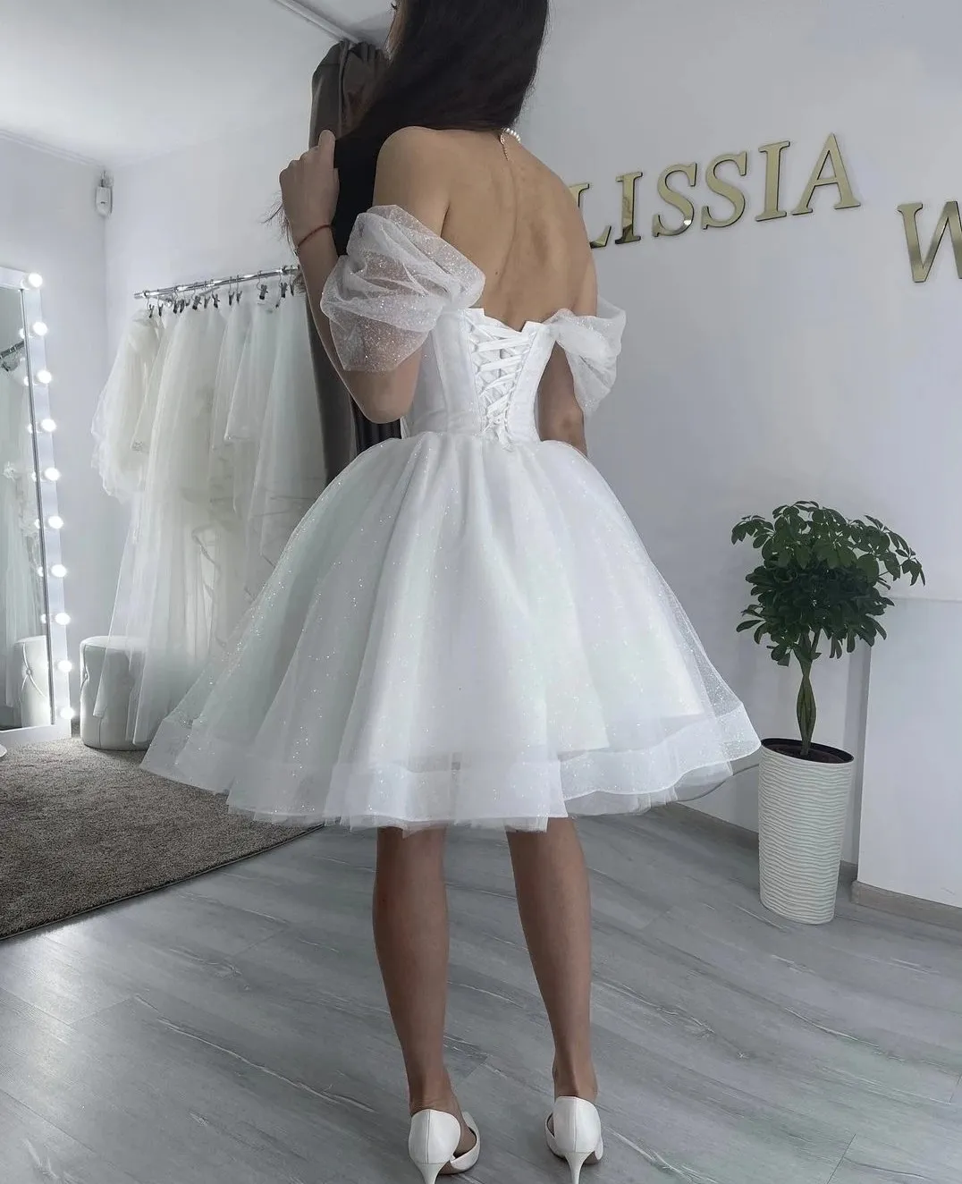 Vestido Nupcial De Lentejuelas: Longitud De La Rodilla, Vestido De Fiesta  Con Cordones Fuera De Hombro;Vestidos De Novia Cortos De Tamaño Grande Para  Baile De Graduación De 71,96 € | DHgate, image size:1076x1324
