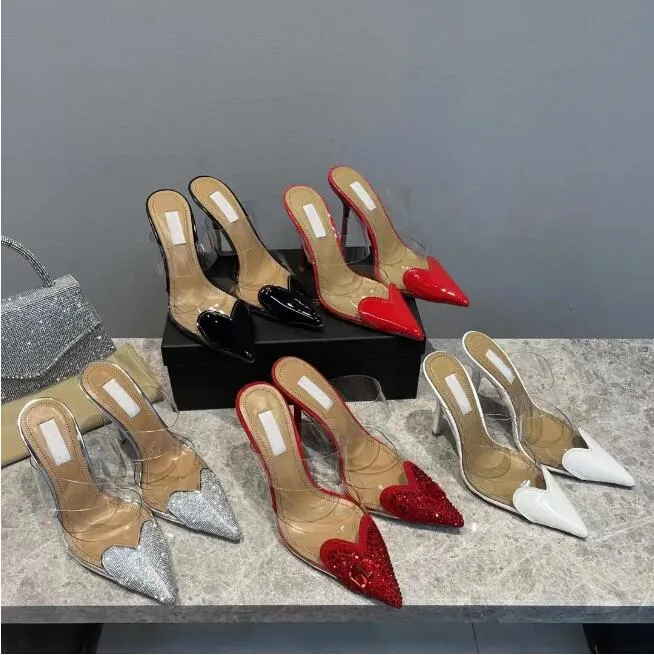 2024 Top qualité femmes chaussures à talons hauts chaussures de designer strass pantoufles de mode transparent PVC décontracté en cuir en forme de coeur sandales de fête pointues