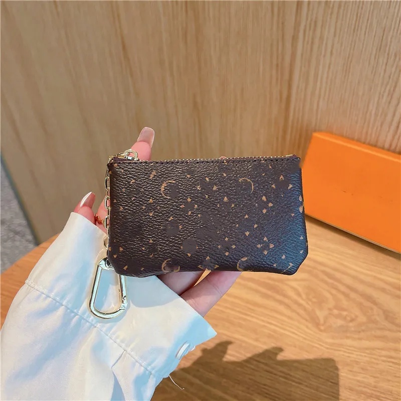 Designer Letter Wallet Keychain Keyring Fashion Purse Pendant Car Chain Charm Brown Flower Mini Bag Trinket Gifts Accessories