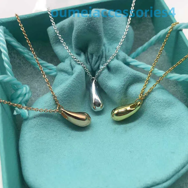 2024 Jewelry Designer Brand Pendant Halsband S925 Sterling Silver Droplet for Womens Light Small Market Ny krage Kedja Cool vindtillbehör Guldhängare