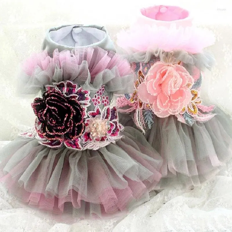 Vêtements pour chiens Vêtements faits à la main originaux Fournitures pour animaux de compagnie Célébrités Fleur de soie de luxe Jupe en tulle douce Princesse Robe de soirée Tutu One Piece