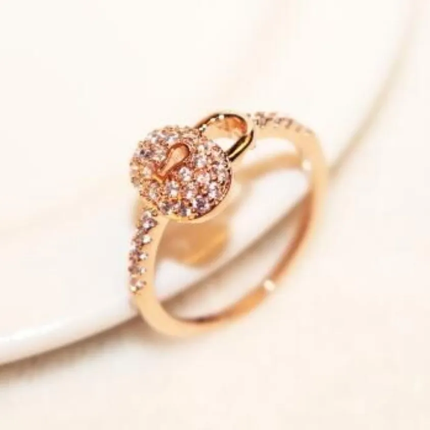 Luxury Cubic Zirconia Ring Rose Gold Plated Lock Charms Ring for Women Vintage Finger Ring Wedding Party Bride Costume Jewelry190F