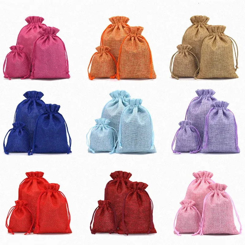 100st Linen Bag Drawstring Natural Burrap Bag Presentväska smycken Förpackning Bröllop godis julfest tyg lagring väska khaki 240304