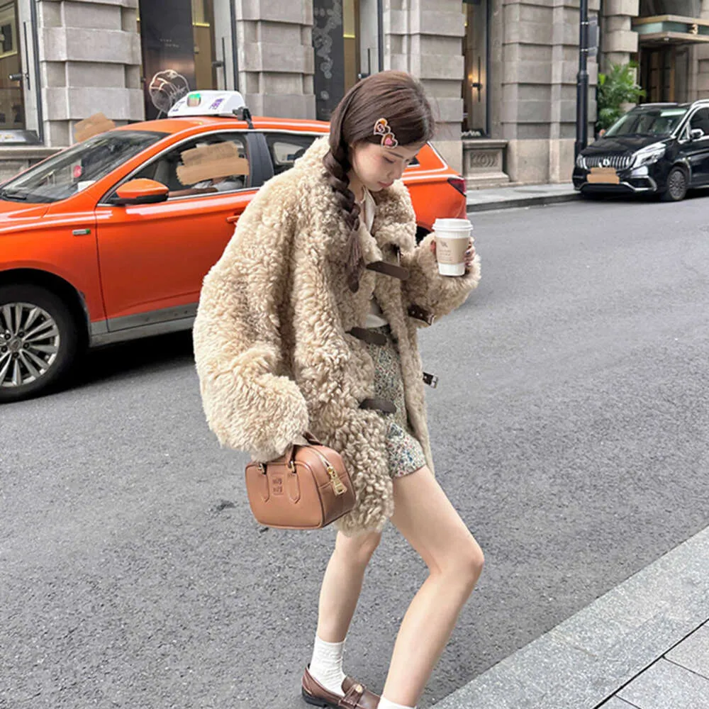 2023 Autumn/Winter New Mi Same Fascinating Small Milk Roll Leather And Wool Integrated Lamb Hair Korean Loose Coat For Women 865567