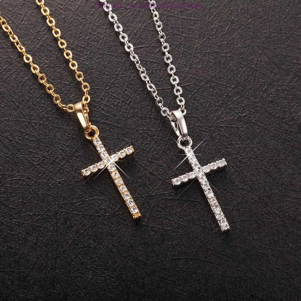 Mode Weibliche Kreuz Anhänger dropshipping Gold Schwarz Farbe Kristall Jesus Anhänger Halskette Schmuck Für Männer/Frauen Großhandel LL7W