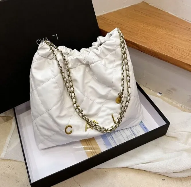 Spegelkvalitet lyxiga designers väska hinkväskor handväska 32 cm shoppingväska läder tote svart vit rosa handväska kvinnors guldkedja axelväska