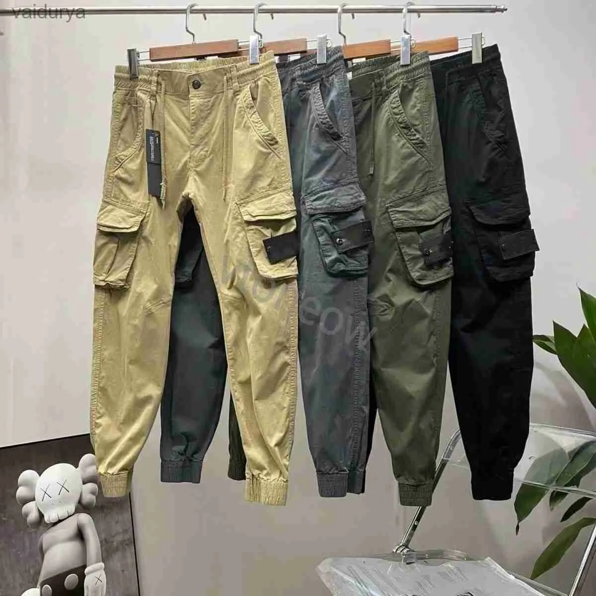 Pantalones deportivos rectos reflectantes con múltiples bolsillos elásticos y elásticos Cargo para hombre Joggers 240308