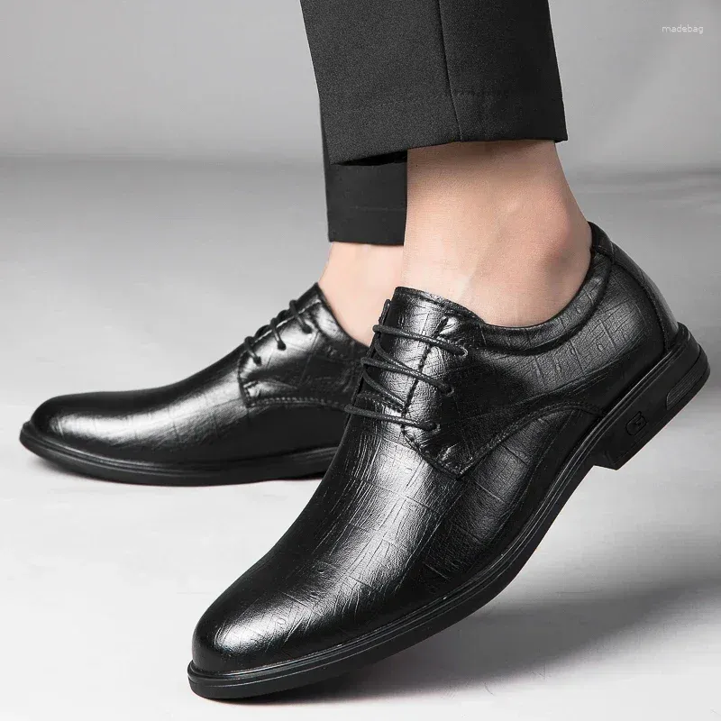 Casual skor affärsklänning för män äkta läder fasta färger pekar tå mångsidig modeslipp på bröllopsfest