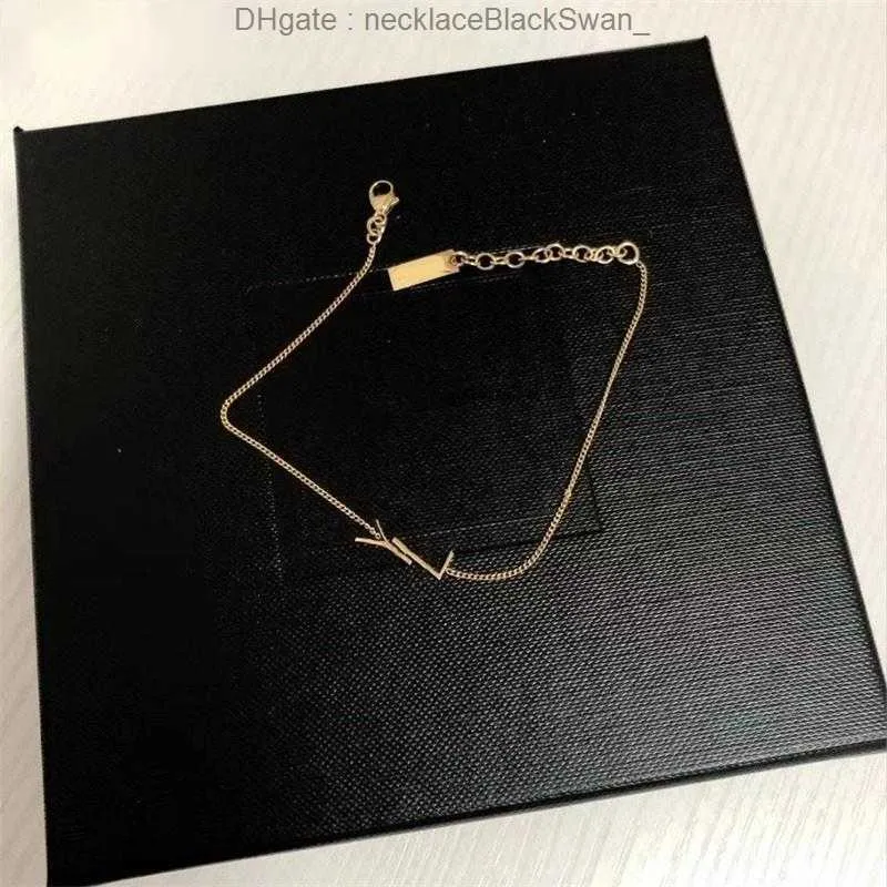 Grazioso bracciale di design da uomo di lusso lettera braccialetti d'amore in metallo non facile da sbiadire mini ciondolo placcato in oro Bracciale gioielli per donne popolari ZB018 Q2 5J9R