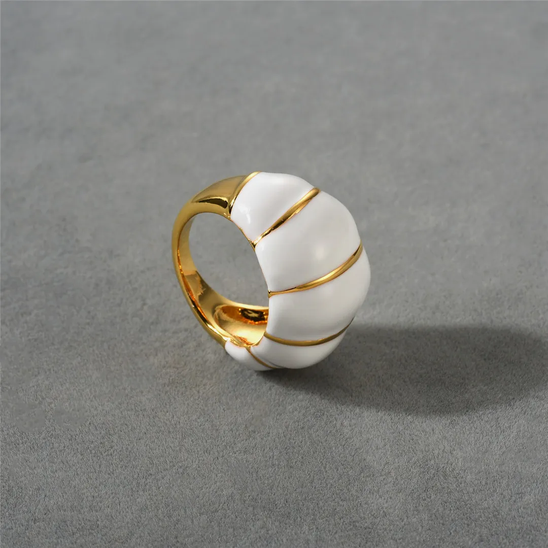 Bague personnalisée et unique, petite et unique, bague en émail blanc, bague en cuivre plaqué or véritable 18 carats, bague de mode vintage européenne et américaine