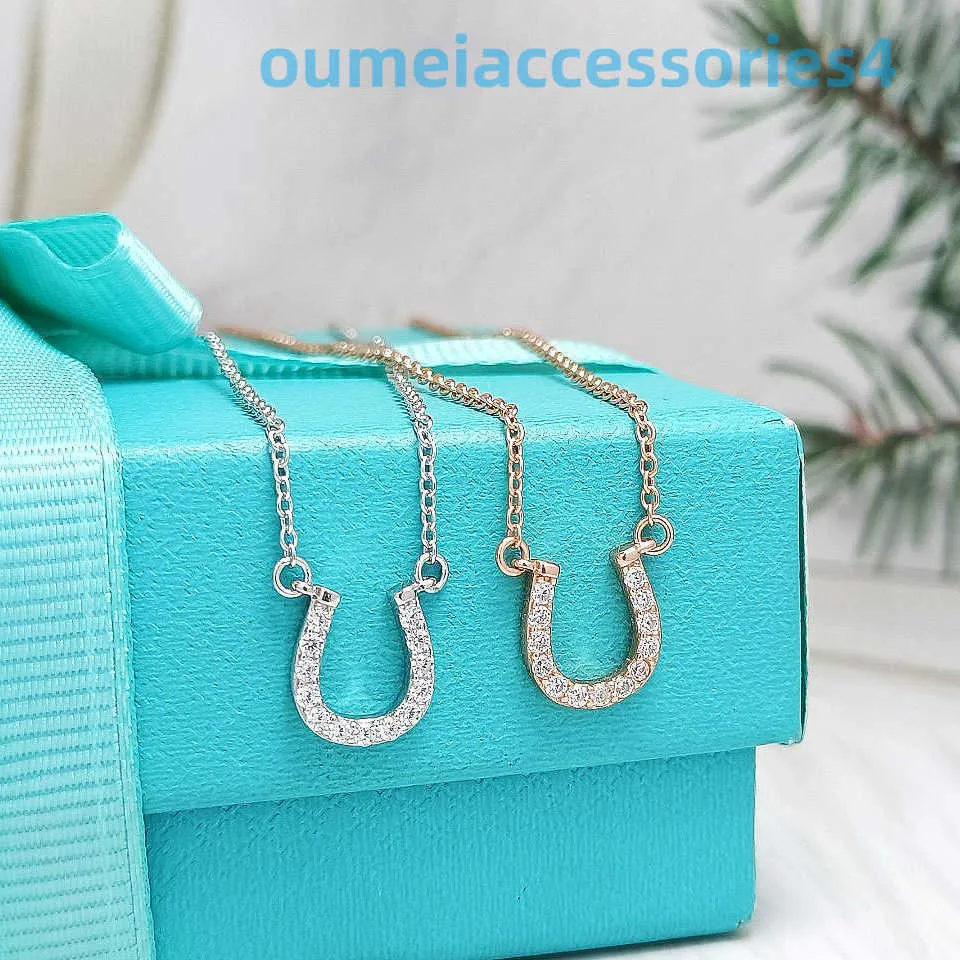 2024 Bijoux Designer Marque Colliers Tiktok Funi Argent Sterling S925 Plein Diamant Style Pendentif En Forme De U Simple et À La Mode Fer À Cheval Femelle Clavicule