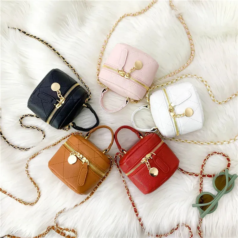 Childrens Messenger Bag Fashion Patent Leather Cute Little Girls Mini Shoulder Bag for Kids Coin Purse Small Handbags 240229