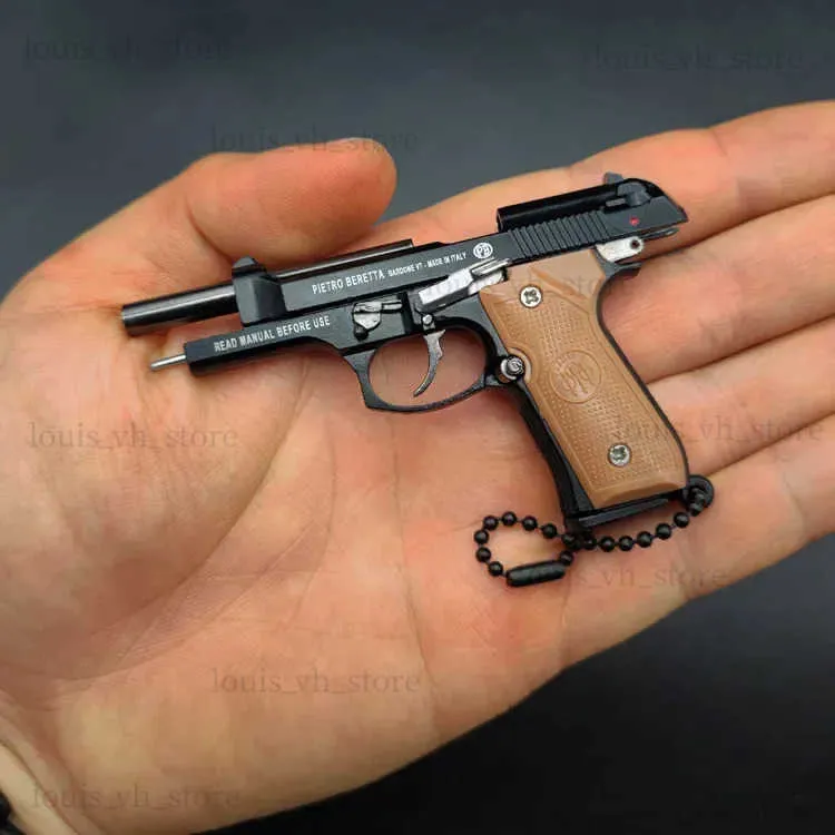 銃のおもちゃ1 3 92fメタルキーチェーンペンダント合金銃モデルバッグデコレーションデタッチ可能な偽銃おもちゃ子供ボーイズギフトT240309