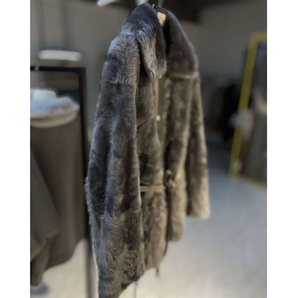 High End Lightweight Lapel Comfortable Tire Wool Coat, Medium Length Waist Collection Sheepskin Fur Integrated Women's Coat 602288