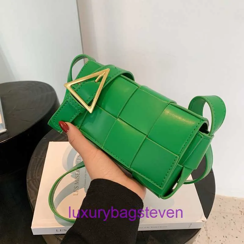 Bottgss Ventss Cassette Bolsas de asas originales Tienda en línea 2023 Nueva moda coreana Bolsa tejida Almohada de mano Diseño pequeño Alta calidad Individual con logotipo real