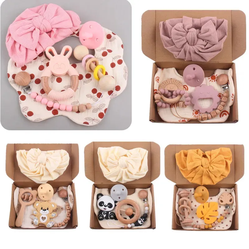 1 Set Pure Cotton Baby Bib Set born Feeding Burp Cloths Wooden Rattle Pacifier Clip Bow Hat Baby Shower Gift Box 240307