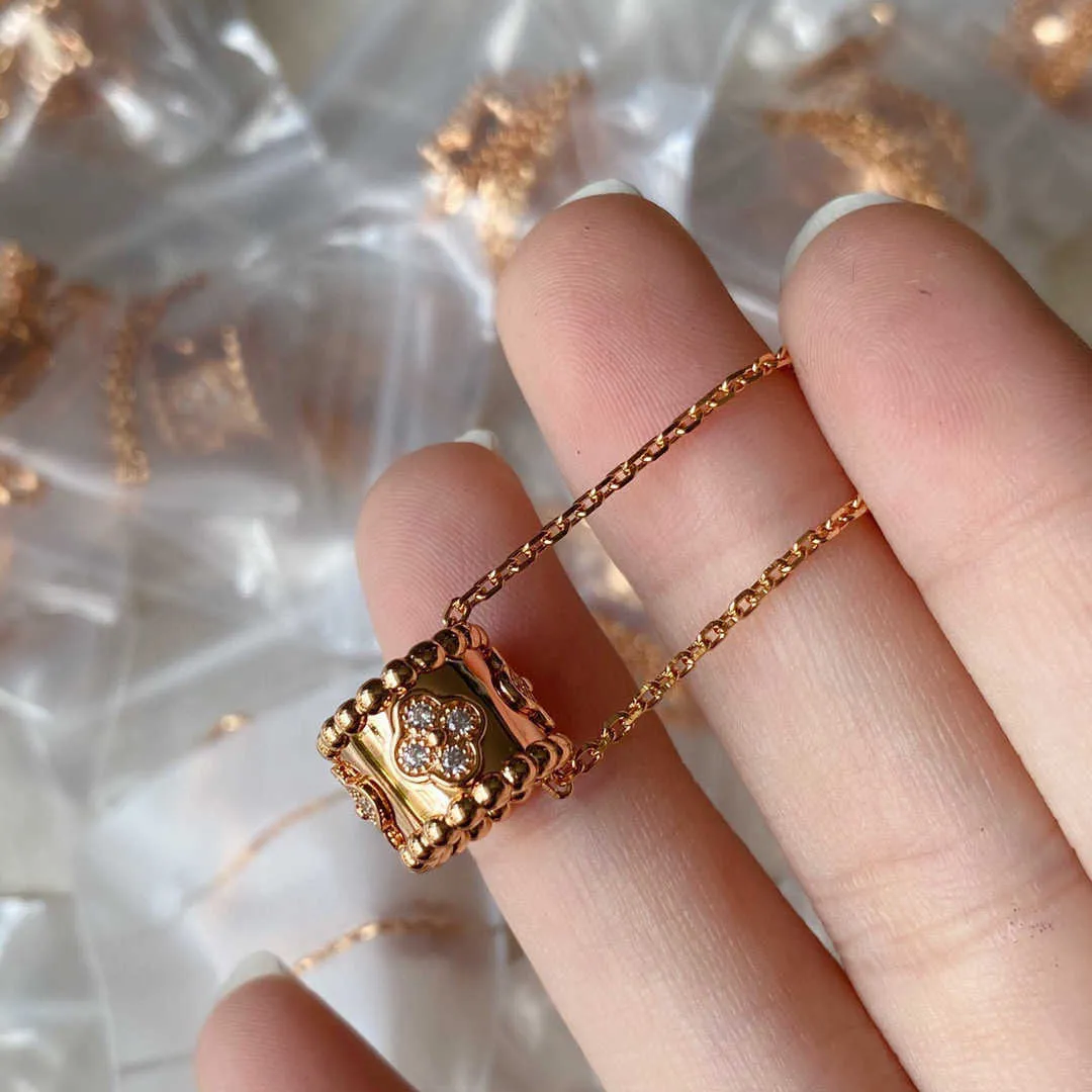 Collier pendentif design Sweet VanCA Collier kaléidoscope en or V avec placage en or épais et collier incrusté de diamants célébrité Internet féminine 0DWQ