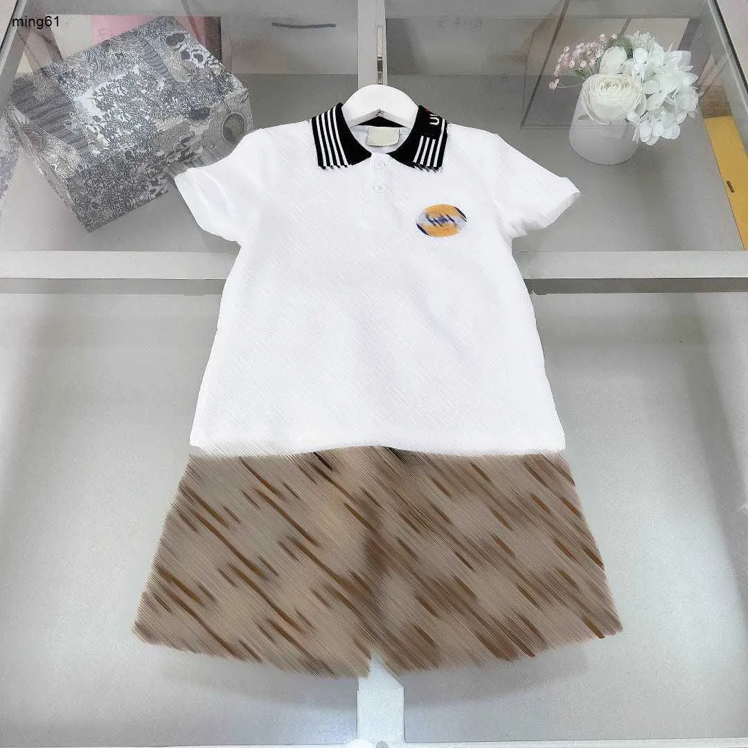 Varumärkesbarn Tracksuits broderad märke T-shirt Set babykläder Storlek 120-170 cm Kort ärm Polo-skjorta och logotyptryck shorts 24mar