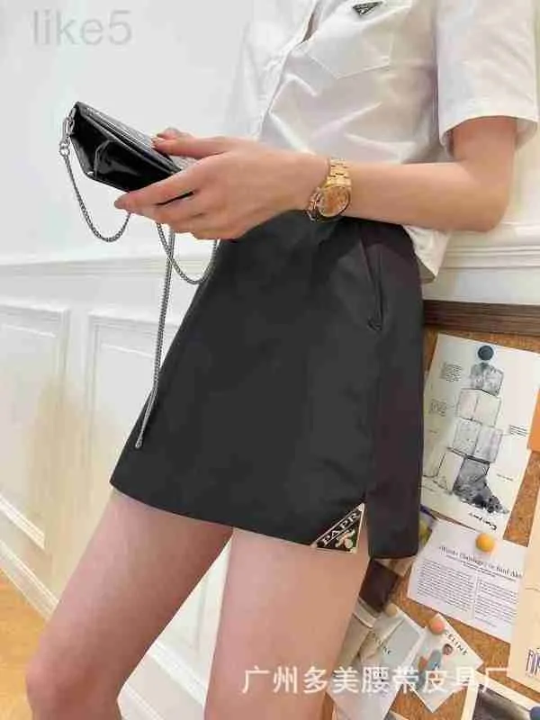 مصمم التنانير Black Triangle High Weaist Spult Half Skirt Nylon A-Line Hip Wrap P Family Shorts Women CBGK M20G