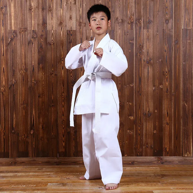 Sets/pakken nieuw karate kledingseizoen taekwondo kostuum kostuum judo sporttrainingspak explosie fitness kleding sport taekwondo