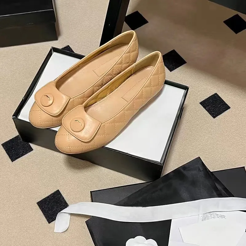 Designer skor kanal balettlägenheter kvinnor loafers sommar sandaler kvinnor tofflor klänningar avslappnade skor storlekar 35-42 bröllopsfester lyxig sammet säsong