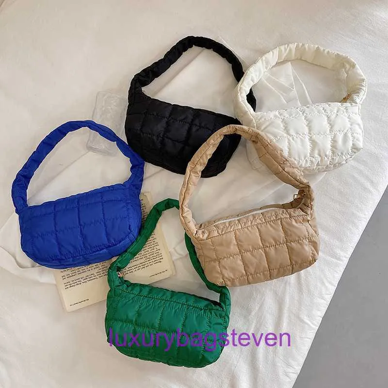 Bottgss Ventss Cassette Designer Bolsos de mano para mujer Tienda en línea Nueva chaqueta de plumón de otoño e invierno Bolso para mujer Moda Color caramelo Solo con logotipo real